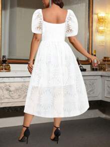 SHEIN Clasi Gaun A-Line Berenda Bunga dengan Detail Ruffle Elegan untuk Wanita Ukuran Plus - Putih - View 2