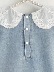 SHEIN Elladie kids 女童可爱刺绣彼得潘领泡泡袖蕾丝蝴蝶结荷叶边下摆牛仔连衣裙 - 淺色水洗藍 - 查看 6