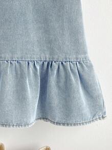 SHEIN Elladie kids 女童可爱刺绣彼得潘领泡泡袖蕾丝蝴蝶结荷叶边下摆牛仔连衣裙 - 淺色水洗藍 - 查看 5