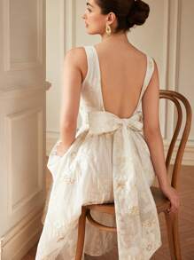 Aveloria Rosie 新款法式金箔露背蝴蝶结性感露背方领提花无袖连衣裙 - 白色 - 查看 1