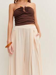 Nöista 白色阔腿裤，飘逸设计，腰部饰有柔软褶皱。高腰优雅，适合正式场合、温暖天气或户外聚会。非常适合搭配修身上衣或经典衬衫。 - 杏色 - 查看 4