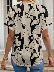 SHEIN LUNE 大码女式全印花V领短袖T恤，卷起袖口，休闲宽松夏季女式度假装