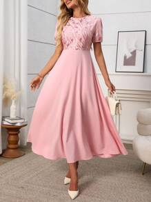 SHEIN Clasi 夏季优雅粉色花卉刺绣圆领短款泡泡袖连衣裙 - 粉色 - 查看 1