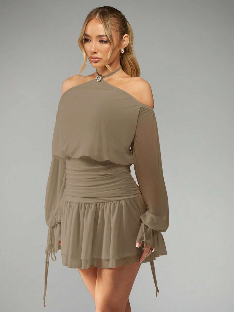 MISSGUIDED PLUS 加大码露背晚装迷你连衣裙褶饰腰部长袖雪纺宴会婚礼宾客高腰A字形宽松上衣 - 棕色 - 查看 1