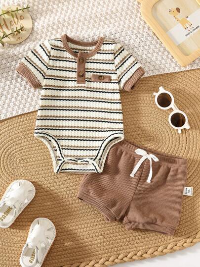 SHEIN 2pcs/Set Baby Boy & Girl Casual Cute Stripe Loose Knit Bodysuit With Round Neck T-Shirt And Elastic Waist Shorts, Suitable For Spring & Summer Indoor/Outdoor Wear