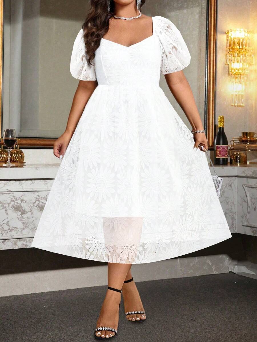 SHEIN Clasi Gaun A-Line Berenda Bunga dengan Detail Ruffle Elegan untuk Wanita Ukuran Plus - Putih - View 1