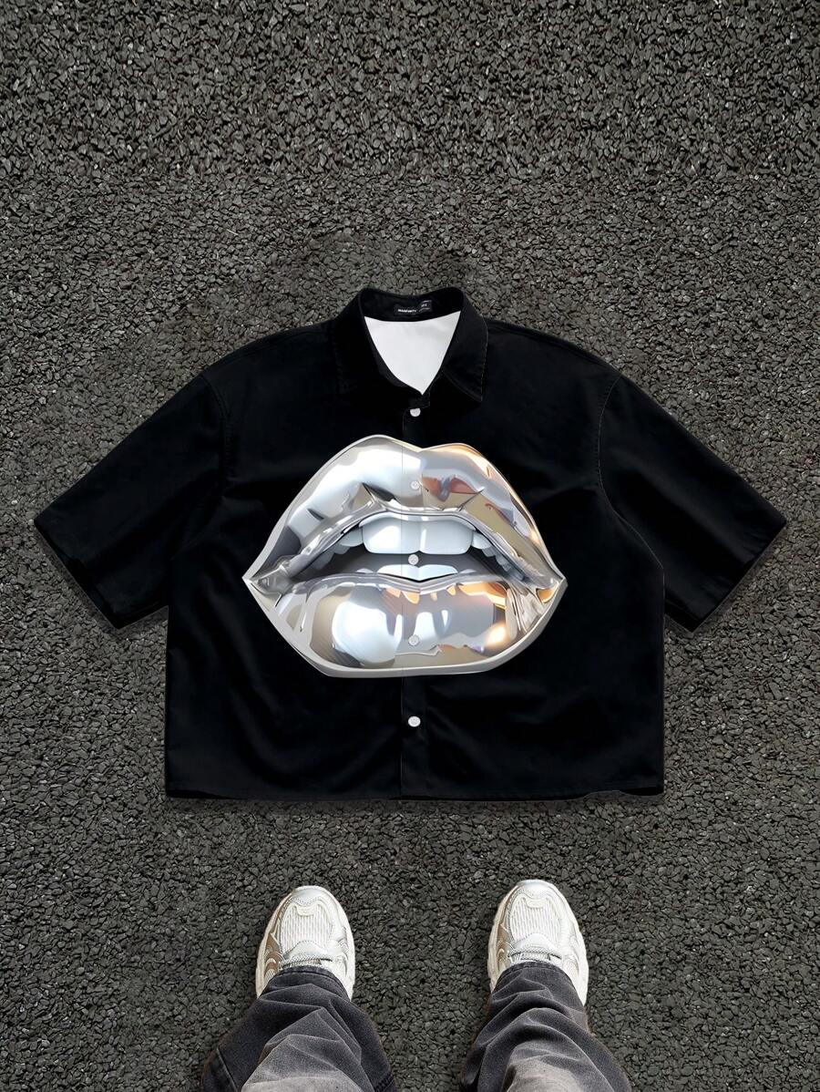 Manfinity Roghcode Men's Lip Print Single-Breasted Casual Loose Short Shirt Men's Cropped Tops, Lip Shirt, Cropped Men S Shirts