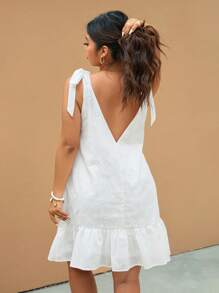 Elaquor 大码 V 领蝴蝶结吊带 A 字形刺绣面料连衣裙 - 白色 - 查看 3