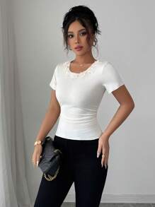 Elenzga 3D花朵装饰收腰荷叶边短袖女式T恤 - 杏色 - 查看 3