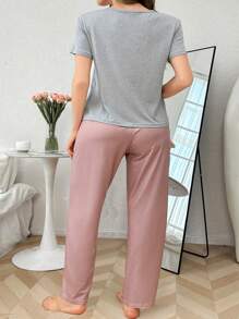 SHEIN Set de 2 piezas de pijama de mujer con top de cuello redondo de manga corta con estampado de letras y pantalón largo, de estilo casual
