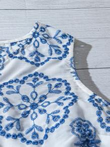 Rusticease 女士节日花卉刺绣V领无袖衬衫 - 藍白色 - 查看 3