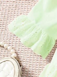 SHEIN 2pcs/Set Tween GirlsSweet Ruffle Trim Off Shoulder Blouse And Pearls Decor Denim Pants, Suitable For Summer Casual Outfit - Green - View 5