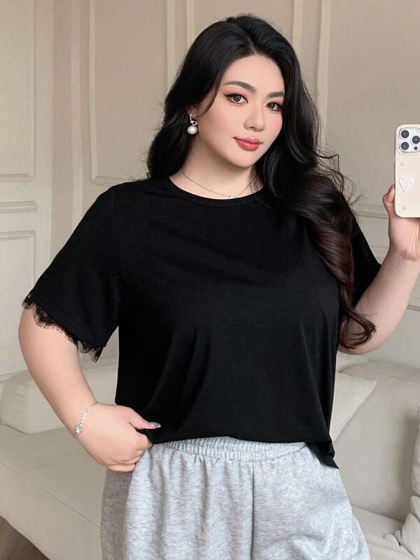 Dazy Plus Camiseta de manga corta negra holgada con cuello redondo y adorno de encaje