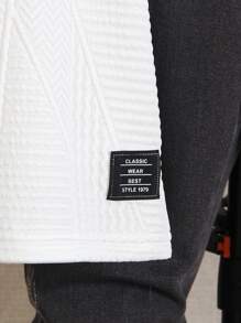 Set de 2 piezas: Top de manga corta con cuello redondo y decoración con letra elástica y patrón, emparejado con jeans elásticos lavados a la cintura para chico joven. La cómoda y de moda camiseta de cuello redondo y los duraderos jeans de cintura elástica lavados son adecuados para el verano. El diseño sencillo y de moda resalta el encanto personalizado de los niños de 4 a 7 años para el uso diario casual.