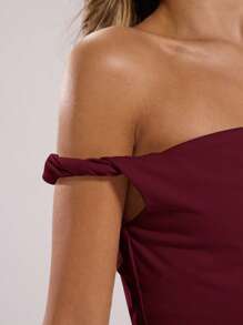 SHEIN BAE Body negro sólido con cuello asimétrico y retorcido para mujer, casual y ajustado, versátil y minimalista, sin mangas, apropiado para salidas de verano