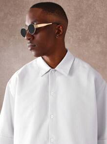 SUMWON 纹理泡泡纱纽扣短袖短款衬衫宽松版型现代夏季休闲宽松廓形度假装 - 白色 - 查看 3