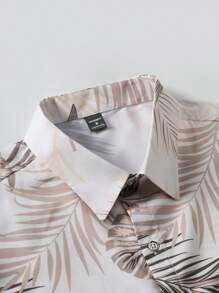 Manfinity RSRT 男士夏威夷印花短袖衬衫和纯色口袋短裤套装，夏季热带度假套装，舒适服装 - 彩色 - 查看 4