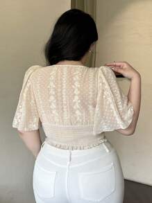 Vibekara Blusa de gasa casual y elegante con cuello en V, mangas cortas con volantes, rayas, bordados y cintura fruncida, para mujeres de talla grande, para primavera/verano