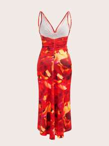 SHEIN SXY Gaun Maxi Wanita Motif Abstrak Merah dengan Leher V Dalam dan Detail Belahan Paha - Merah - View 2
