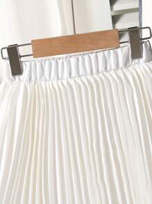 SHEIN Conjunto de Top Sem Manga e Saia Plissada para Meninas Jovens, Adequado para Uso Escolar e Outdoor - Branco - Visão 7