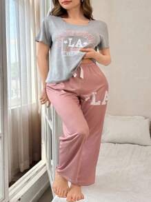 SHEIN Set de 2 piezas de pijama de mujer con top de cuello redondo de manga corta con estampado de letras y pantalón largo, de estilo casual