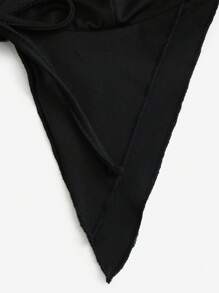 EgrlEra Bộ đồ áo crop top cổ yếm màu trơn có dây buộc phía trước và viền xẻ và váy Y2K - màu đen - Xem 6