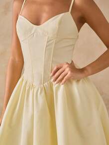 SHEIN BAE 纯色柔黄色优雅修身无袖连衣裙，适合日常约会、度假、音乐节、生日、早午餐、婚礼宾客、伴娘礼服