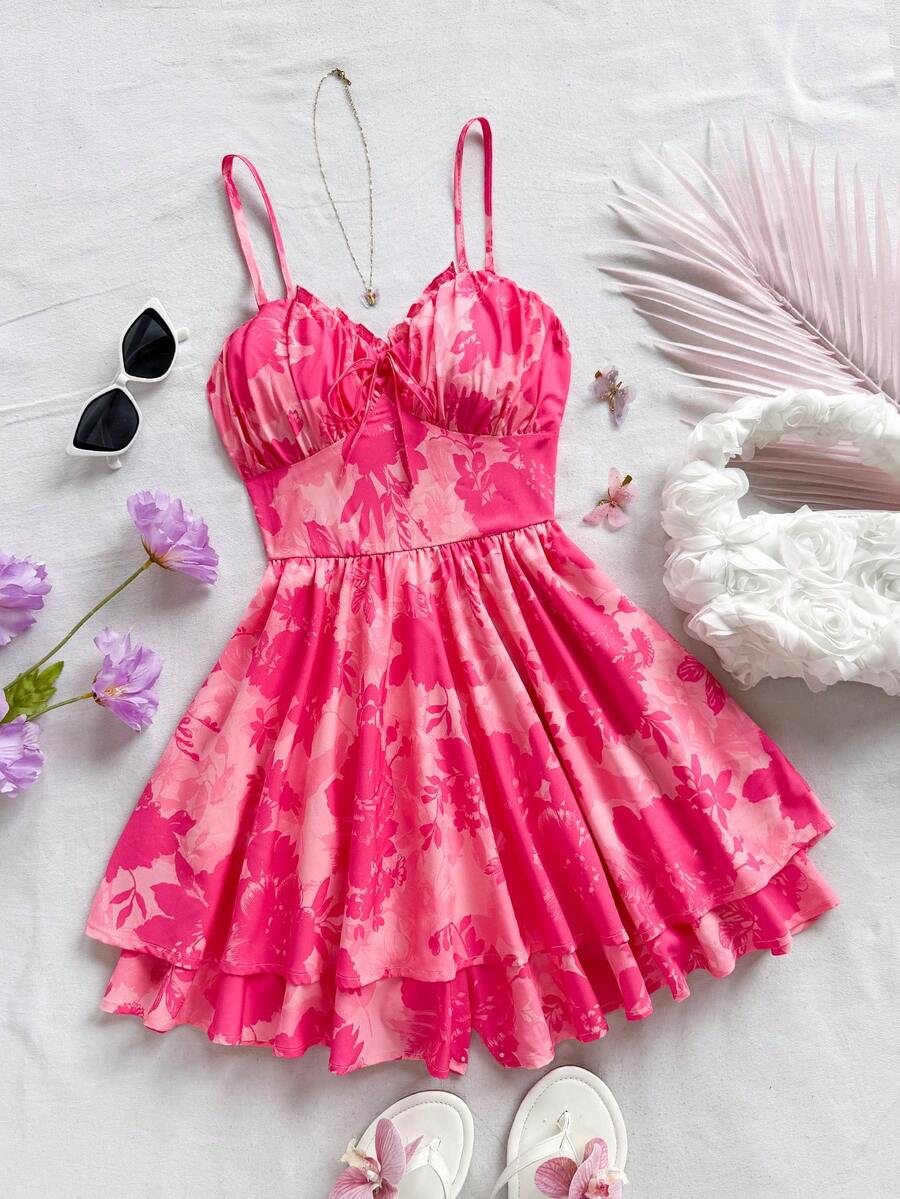 Soleia Combinaison évasée à deux couches avec taille resserrée, décolleté en V, volants sur le buste et imprimé floral rouge. Convient pour les fêtes, Noël, les rendez-vous, la Saint-Valentin, le thé de l'après-midi, les mariages