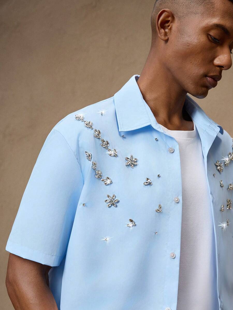 AKNOTIC Áo sơ mi nam tay ngắn cổ bẻ đính kim cương xanh nhạt thanh lịch dự tiệc hàng ngày, giản dị, vừa vặn, thích hợp mặc hàng ngày, đi làm, xuân/hè, nghỉ mát, tiệc tùng, đám cưới, cặp đôi, quà tặng bạn trai, đồ đi biển, quà tặng Ngày của Cha - Màu xanh lam - Xem 1