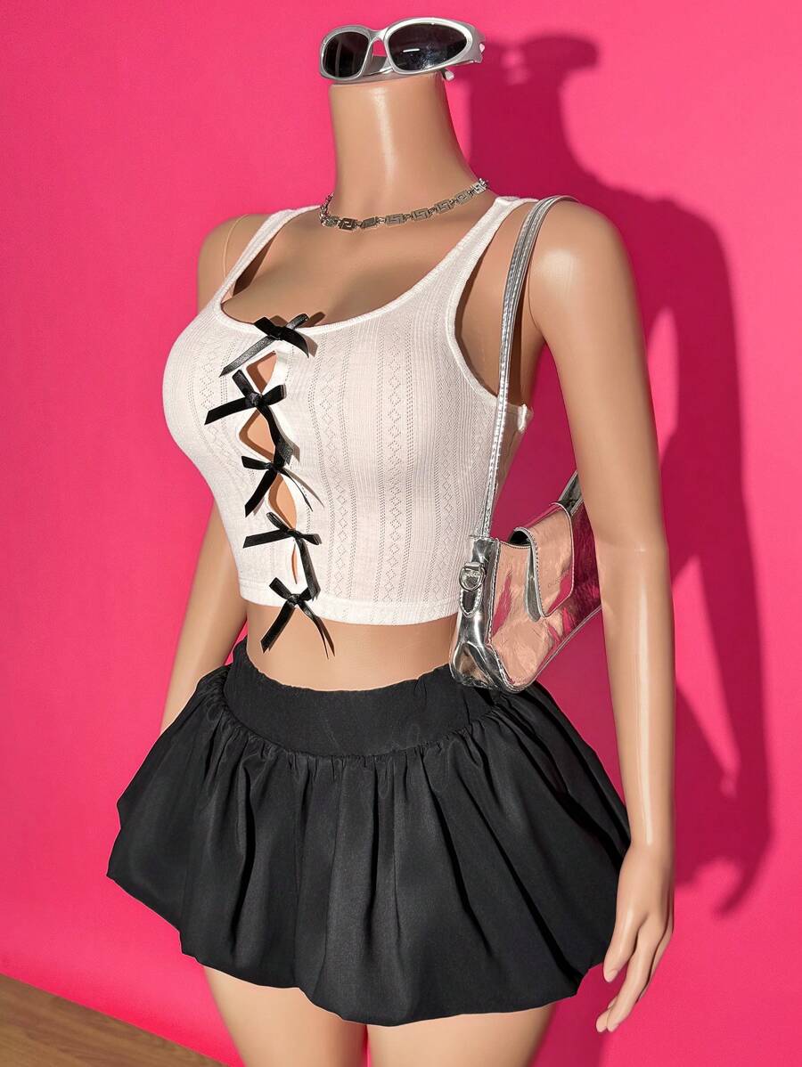 Slaydiva 2025新款夏季休闲街头辣妹风日常约会甜美性感U领背心黑色蝴蝶结装饰前胸镂空白色针织提花背心上衣+黑色花蕾裙迷你裙女两件套-B - 彩色 - 查看 1