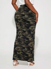 SHEIN SXY Falda con bolsillo con solapa y bajo con abertura, estampado de camuflaje, elegante y sexy, de uso diario, para mujer de talla grande, apropiada para el uso diario