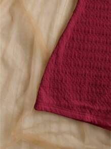 Soleia Mono ajustado con escote de halter anudado y estampado de jacquard rojo para vacaciones