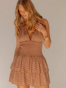 Aralina 白色刺绣波西米亚风夏季海滩度假挂脖褶皱层叠迷你连衣裙 - 卡其色 - 查看 6