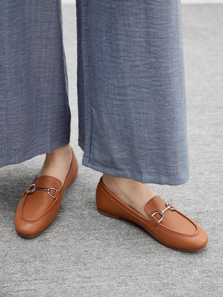 CUCCOO BIZCHIC Women's Fashionable Flat Mule Shoes With Metal Decor