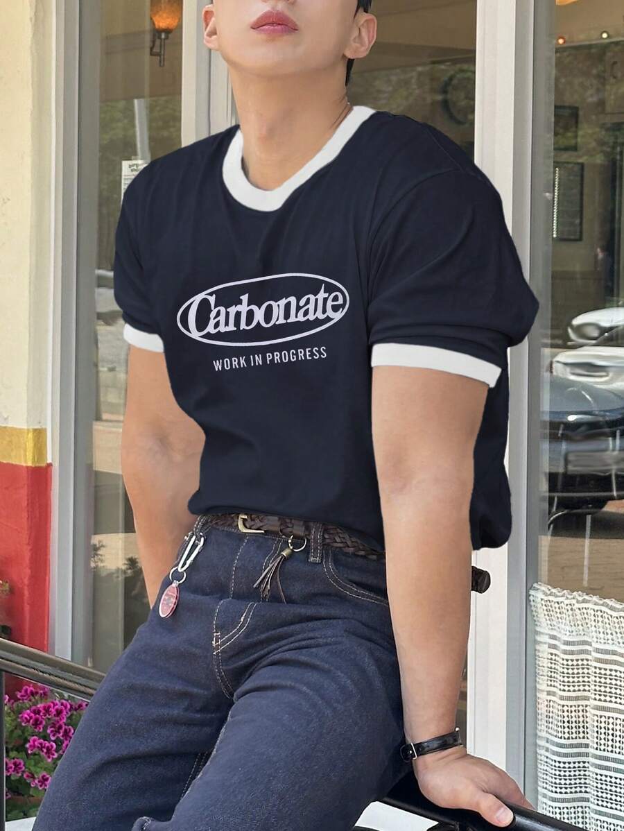 DAZY Camiseta de manga corta para hombre con bloque de color e impresión de letras de verano, camiseta gráfica