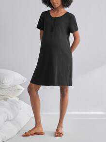 BloomMama 孕妇纯色纽扣半开V领及膝短袖/长袖休闲连衣裙 - 黑色 - 查看 3