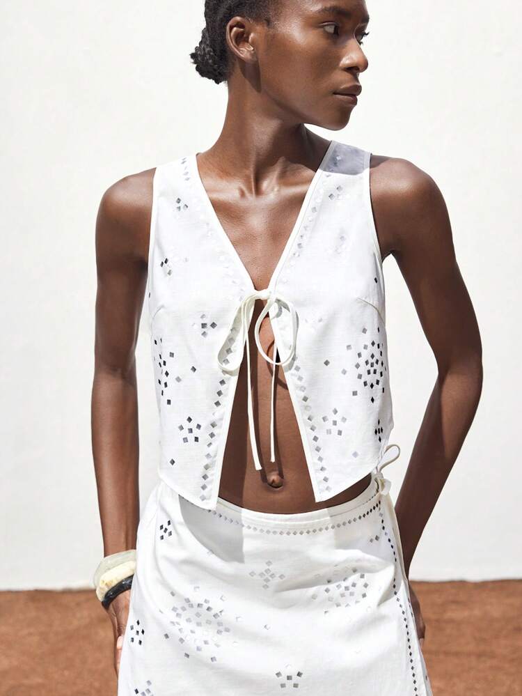 SHEIN Maija Women Summer V-Neck Sleeveless Tank Top, Sexy Minimalist Silver Accent Design With Front Tie, Comfortable Outdoor Festival Apparel Club Women Sexy Rave Festival Halloween Christmas Going Out Top