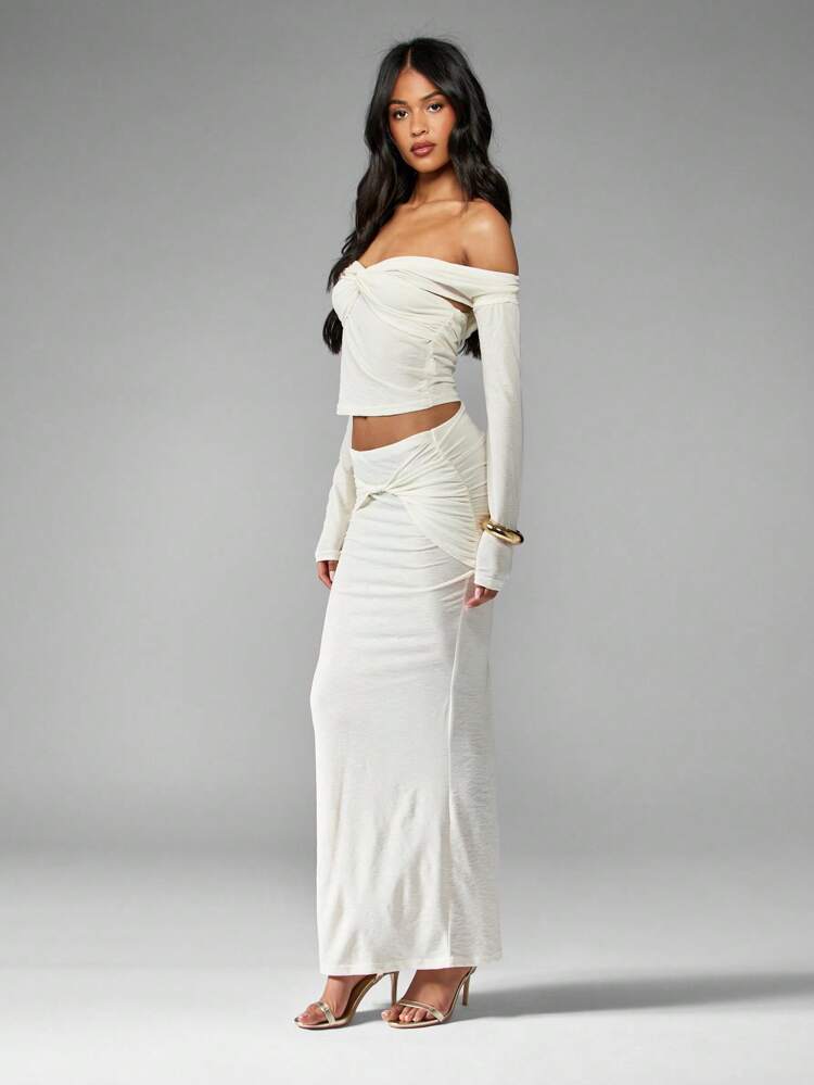 MISSGUIDED Ensemble assorti à épaules dénudées avec Top court à manches longues et jupe longue. Tenue de soirée, de fête, de mariage ou de réception. Tenue deux-pièces pour l'hiver, l'automne et le printemps