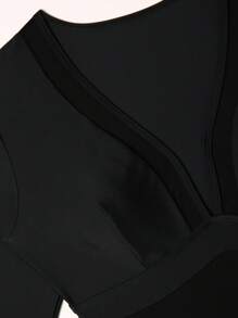 Swim Vcay 纯色V领长袖网眼拼接性感时尚连体泳衣