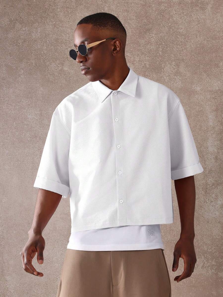 SUMWON 纹理泡泡纱纽扣短袖短款衬衫宽松版型现代夏季休闲宽松廓形度假装 - 白色 - 查看 1