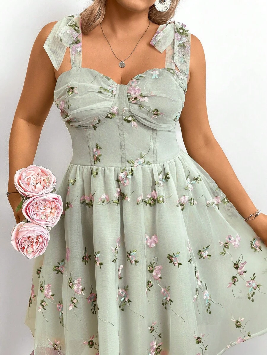 SHEIN VCAY Plus Size Floral Embroidery Strap Dress - Green - View 1