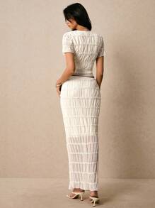 Poéselle 白色纹理纽扣前短款上衣和抽绳长裙套装 - 女士波西米亚风两件套服装、波西米亚风两件套、长裙套装、短款上衣和裙子套装、夏季套装、波西米亚风裙装、白色套装、女士度假装、荷叶边裙套装