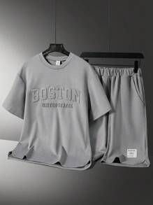 2 piezas Conjunto casual para adolescentes varones, camiseta tipo jersey con estampado en inglés de acero en relieve y diseño de cuello redondo, talla grande shorts con diseño minimalista texturizado y pierna curva, adecuado para verano y otoño
