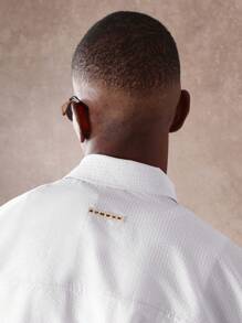 SUMWON 纹理泡泡纱纽扣短袖短款衬衫宽松版型现代夏季休闲宽松廓形度假装 - 白色 - 查看 4