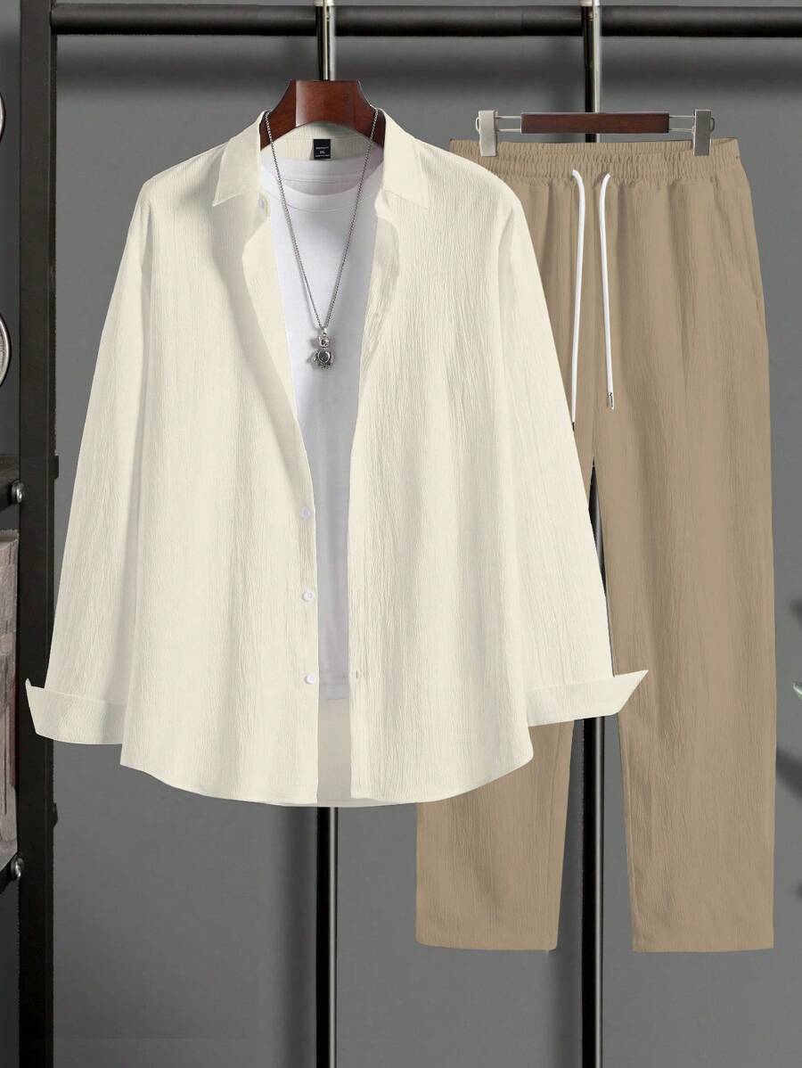 Manfinity Homme Bộ 2 áo sơ mi cài nút đơn giản và quần dây rút cho nam, trang phục mùa thu, trang phục ấm áp - Màu Khaki - Xem 1