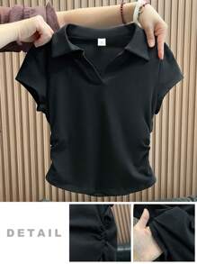 SHEIN 少女百搭黑色方形 V 领短袖 T 恤，设计师风格，夏季休闲 Polo 衫，齐腰长款，修身剪裁，干净女孩 - 黑色 - 查看 5