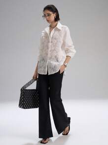 LYSMO Camisa de mujer con diseño de recortes transparentes y apliques de flores 3D, llegada nueva primavera-verano 2025. Perfecta para un look glamuroso, estilo casual de vacaciones, elegancia francesa y vibras bohemias chic - Blanco - Ver 6