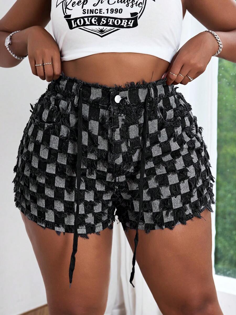 Slaydiva Plus Size Women Plaid Pattern Raw Hem Denim Shorts - Dark Wash - View 1