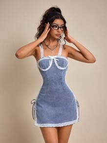 SHEIN EZwear فستان جينز قصير مثير بشق جانبي وتطريز دانتيل، مناسب للصيف للنساء - الأزرق - مشاهدة 3