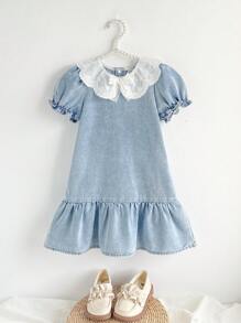 SHEIN Elladie kids 女童可爱刺绣彼得潘领泡泡袖蕾丝蝴蝶结荷叶边下摆牛仔连衣裙 - 淺色水洗藍 - 查看 2